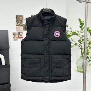 🍒 Canada Goose Men's Dark Vest with Logo